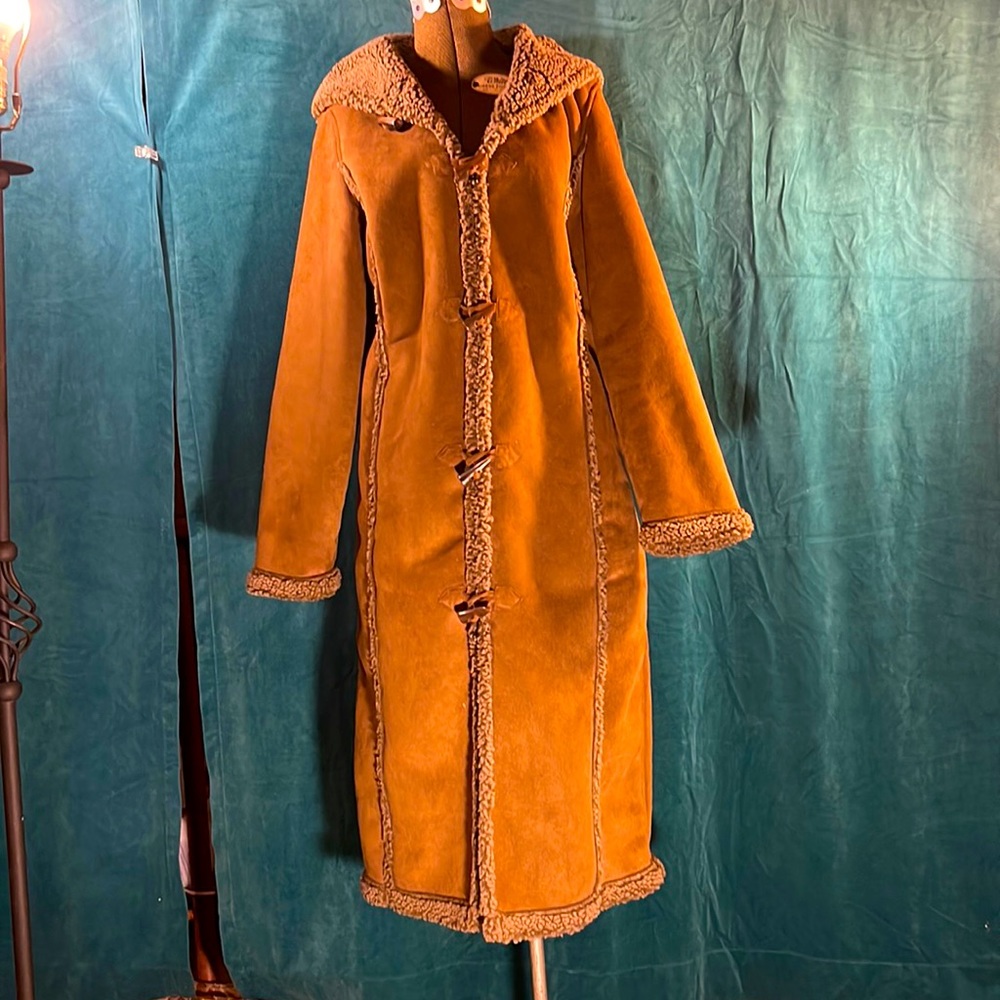 L.L. Bean extra long women’s warm jacket. Size XS. Suede feeling shell faux fur.